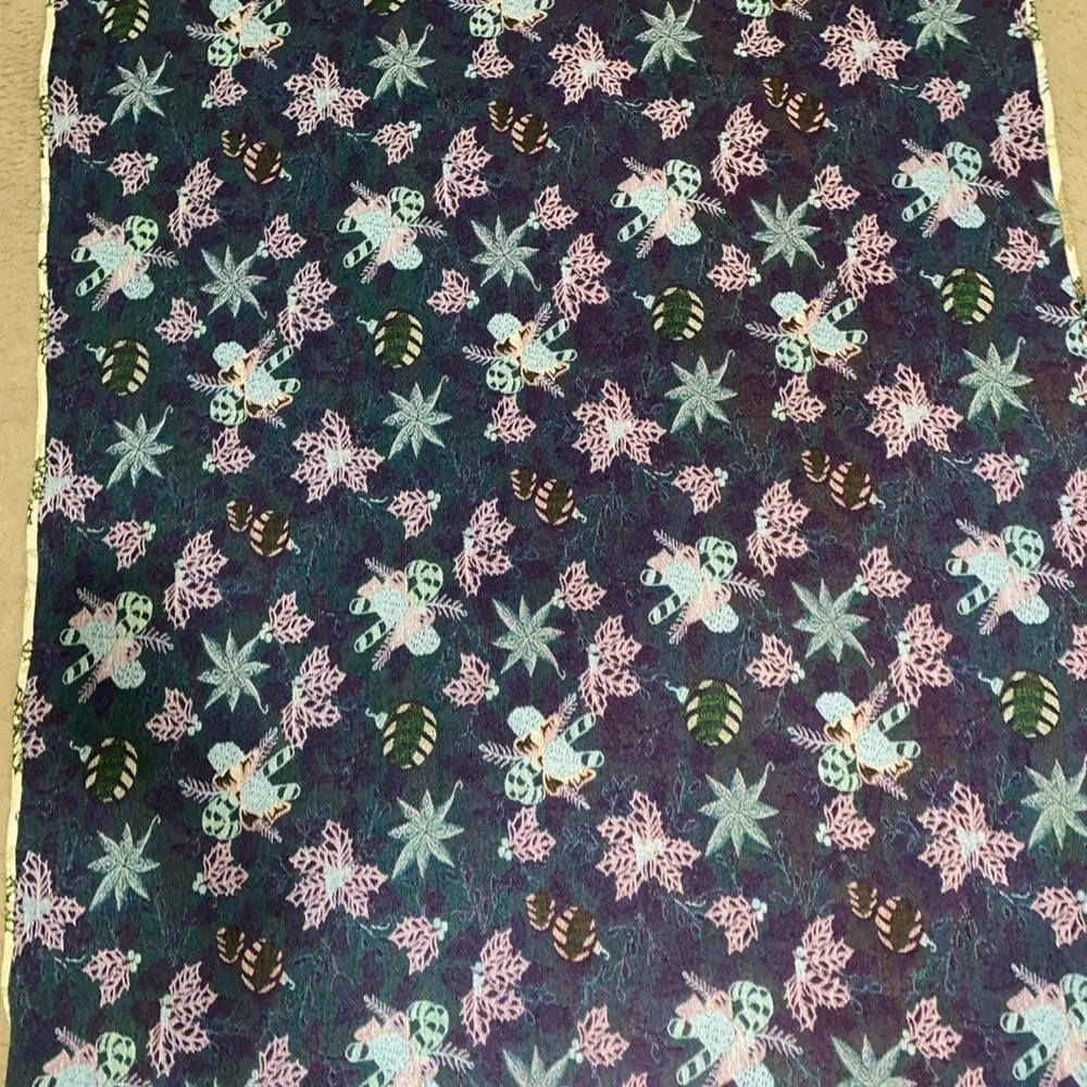 Vintage Christmas Matelassé Holly Leaves & Berries Holiday Table Cloth 63.6”L